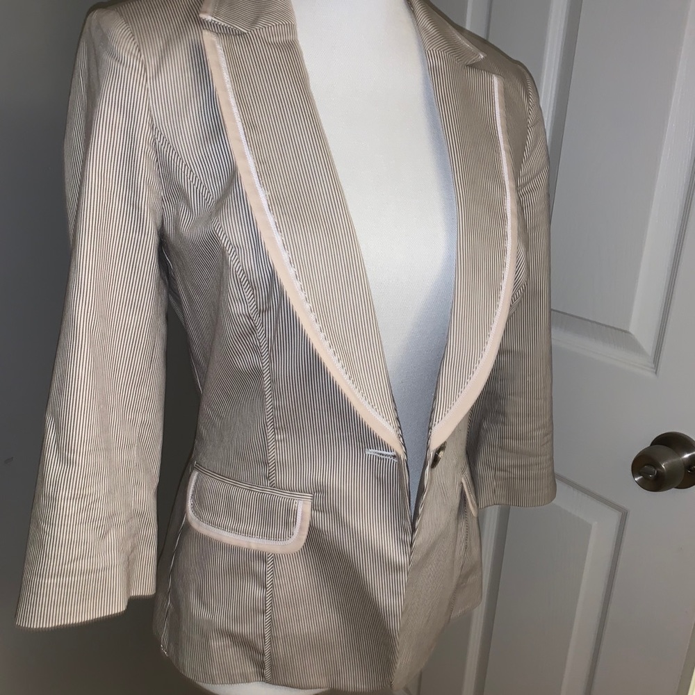 Blazer - Picture 2 of 3